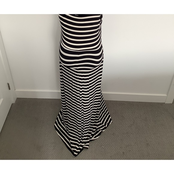 Black and white striped maxi dress from old navy - Picture 3 of 4